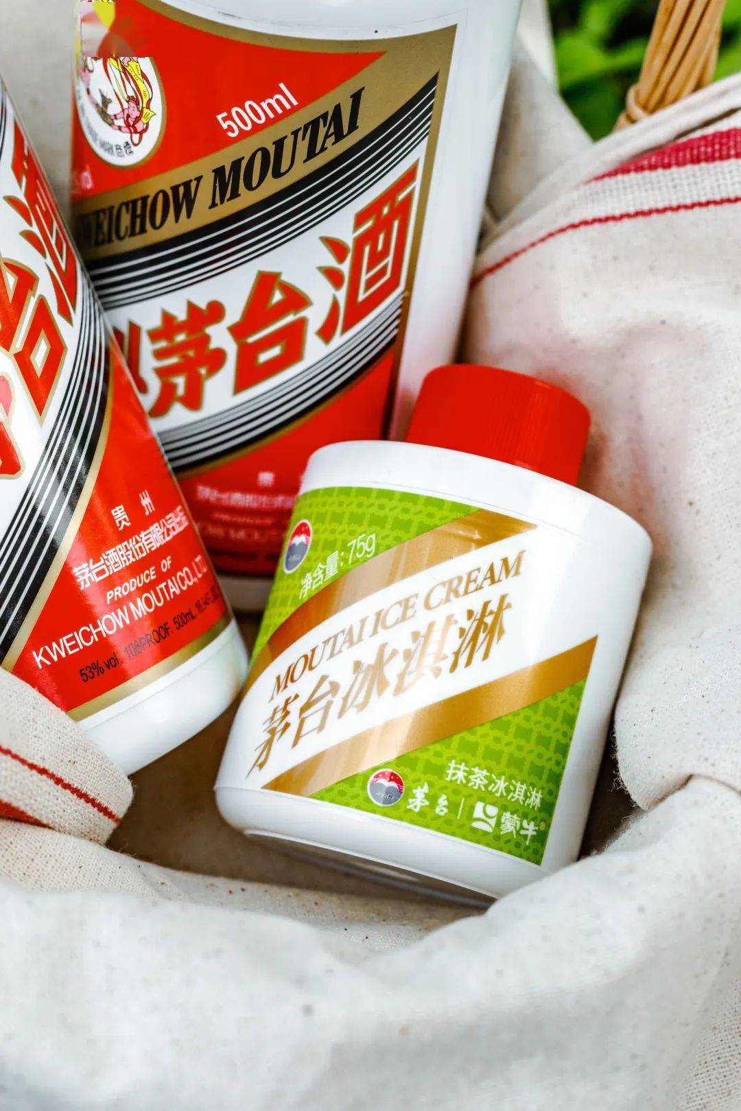 03蓝莓果汁雪泥要说这次创意度最高的新品必然是蓝莓果汁雪泥当选