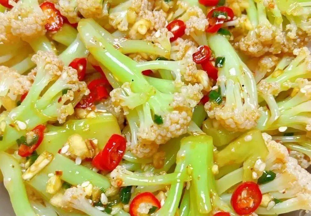 world earth day二,凉拌花菜4,将蛏子肉和虾仁都放入捞汁中,放入切碎