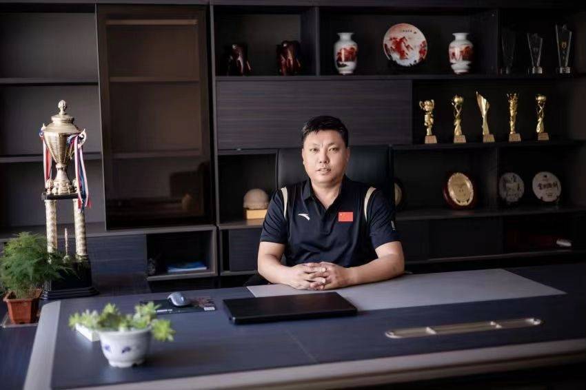 神秘之师背后的女足功勋与“孩子王”(女足队长)