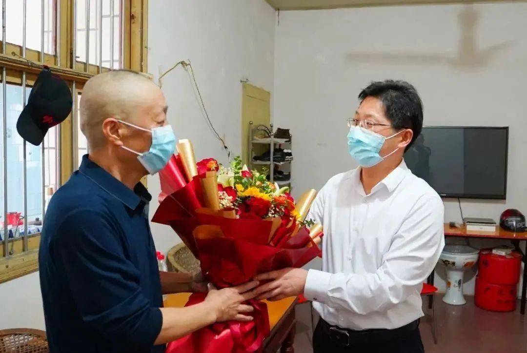 张红军走访慰问"全国最美家庭"刘海家庭_巢湖_榜样_社会