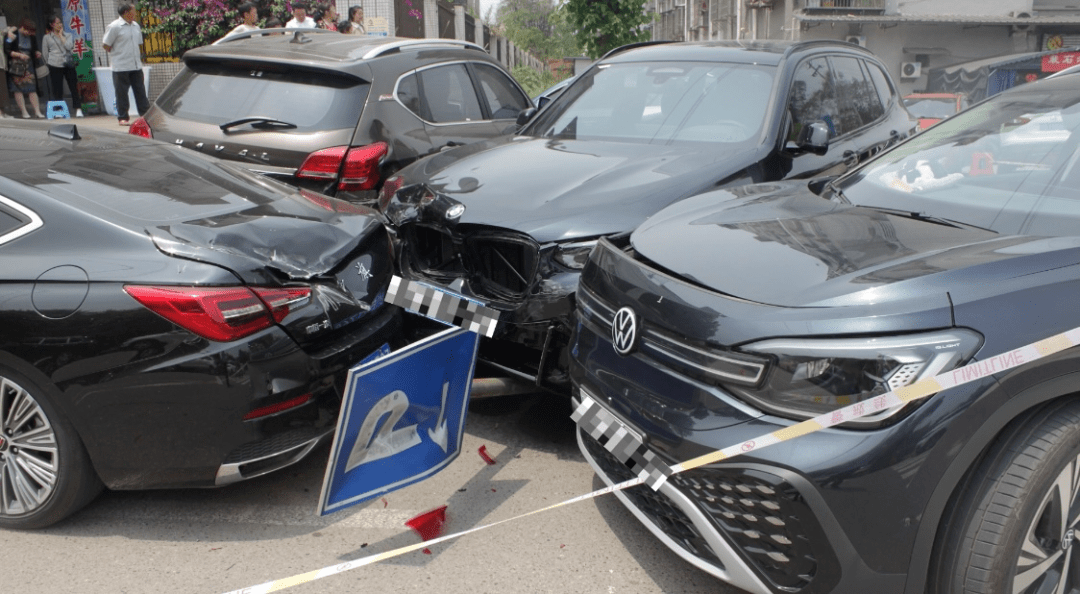 宜宾发生一起交通事故!_车辆_南溪_操作