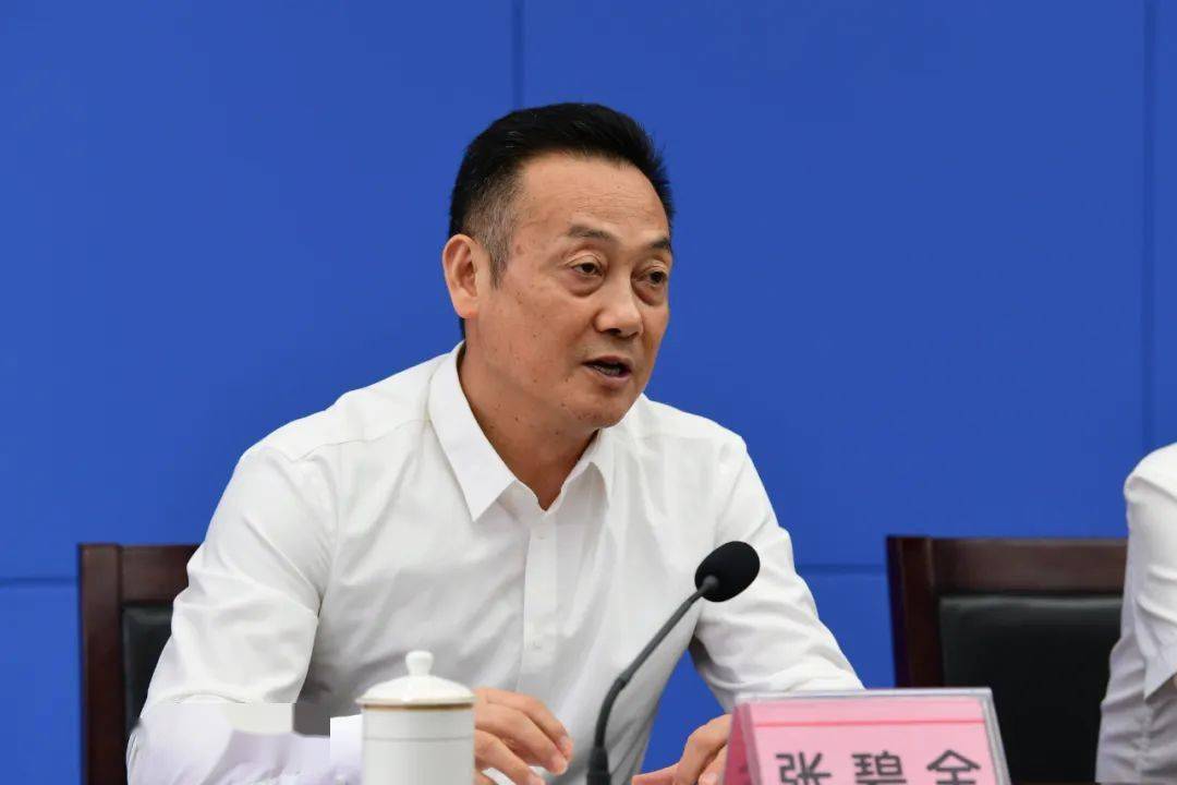 区委副书记,江津玉产业发展工作领导小组组长秦敏介绍有关情况黄扪 