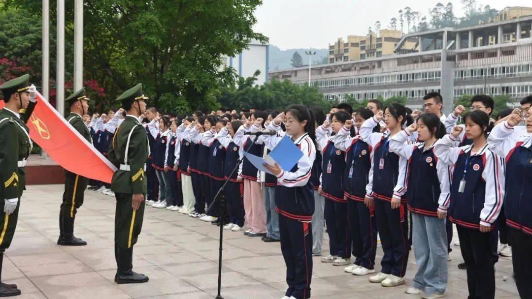 聚青春力量谱青春华章——筠连中学开展2023年五月主题团日活动_入团