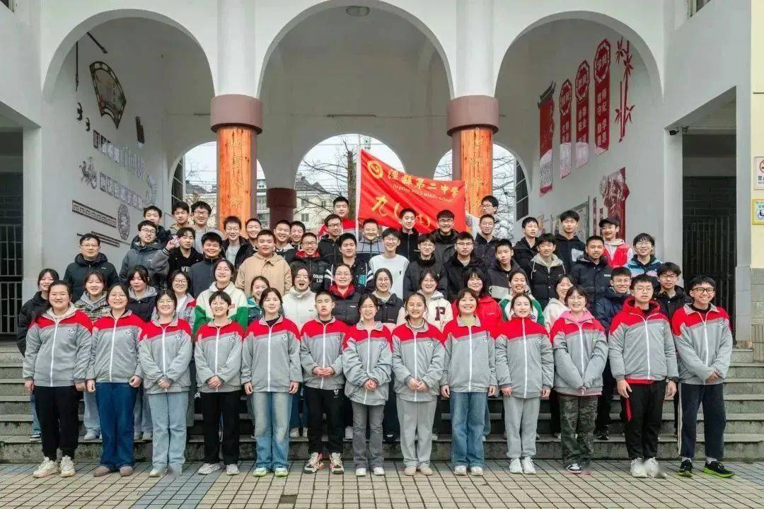 泾县二中家长送锦旗,感谢恩师育人情_教育_工作_陆中好