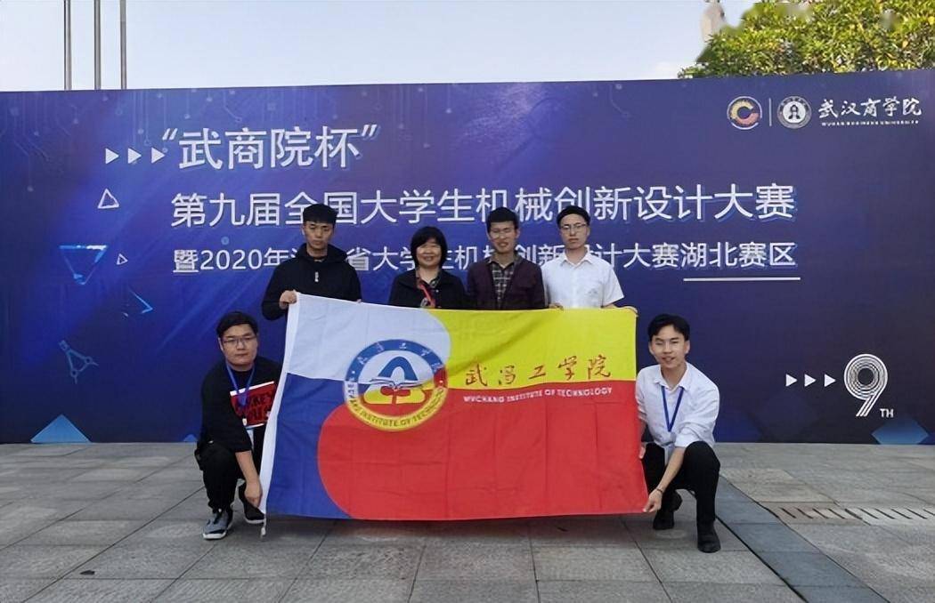 充实了乡村学校图书室;分别到南海镇南海中学,南海