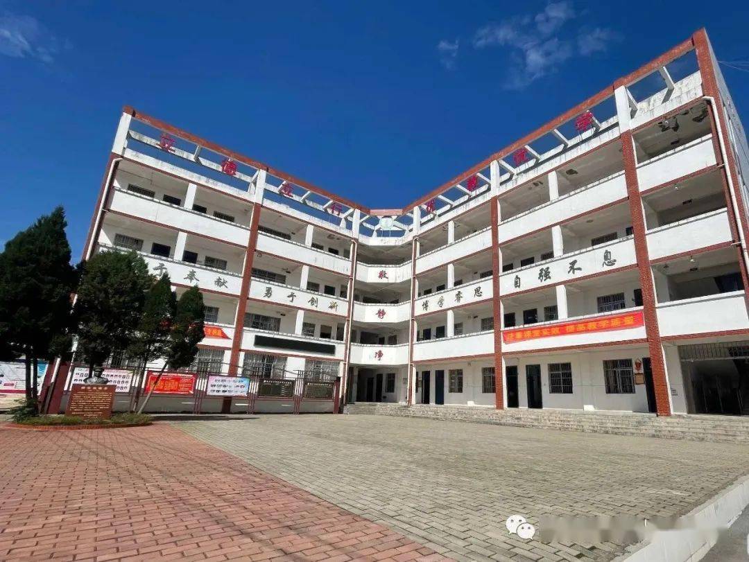 维修改造保民生 学校旧貌换新颜——赣县区大埠中学校园改造纪实_食堂