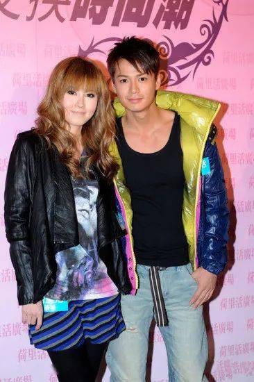 香江忆旧录||香港古早女团cookies走出的邓丽欣,傅颖,杨爱瑾,吴雨霏