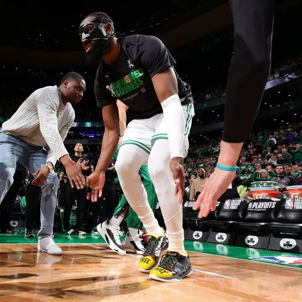 塔图姆 1 代「日落东单」亮相!_巴特勒_热火_jordan