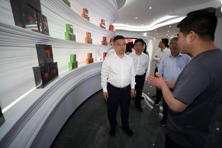 前往常山县及江西省德兴市,婺源县,玉山县,安徽省休宁县等,签订"人人