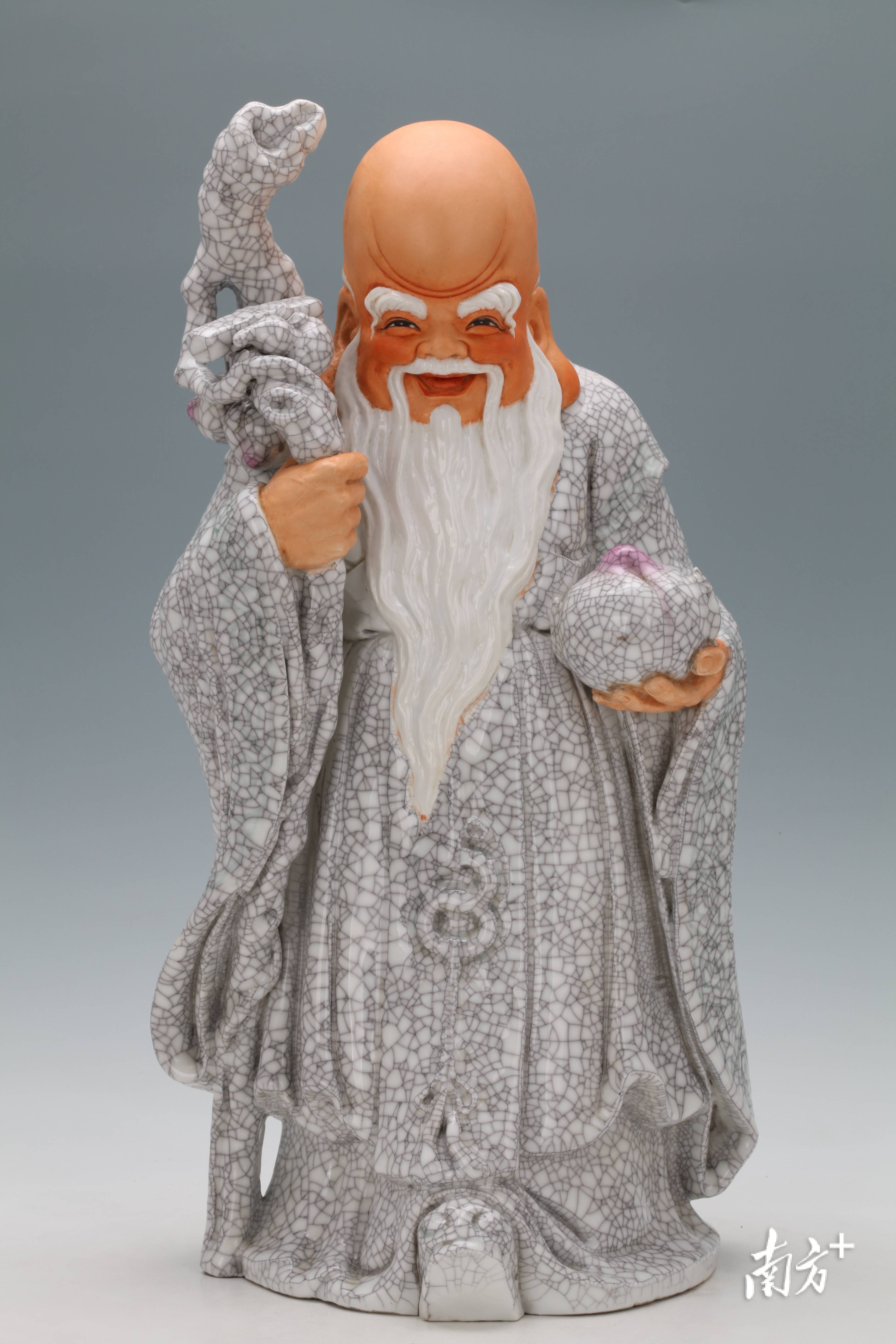 受访者供图当代"谢华制陶"款朱泥壶.