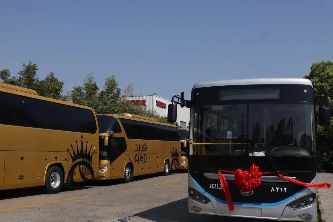 780辆苏州金龙客车从园区出发_中国_产品_订单