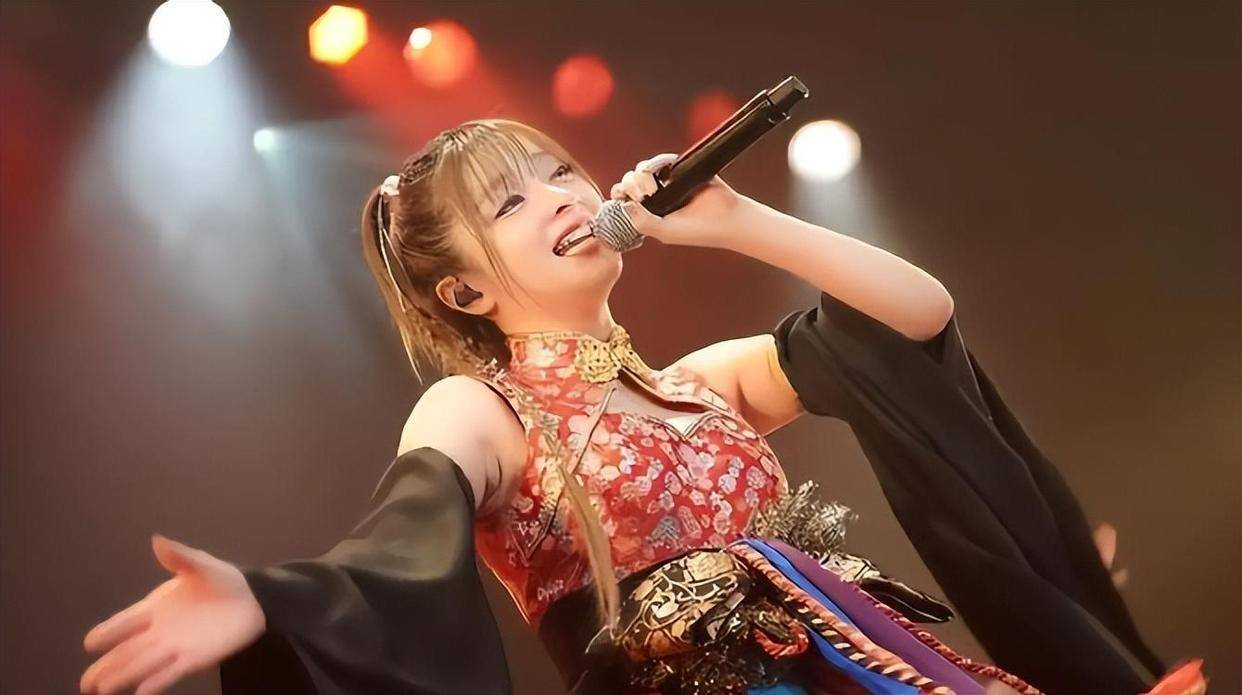 战狼2最美女主角卢靖姗复出,韩庚却被"骂上热搜"_节目_表演_舞台