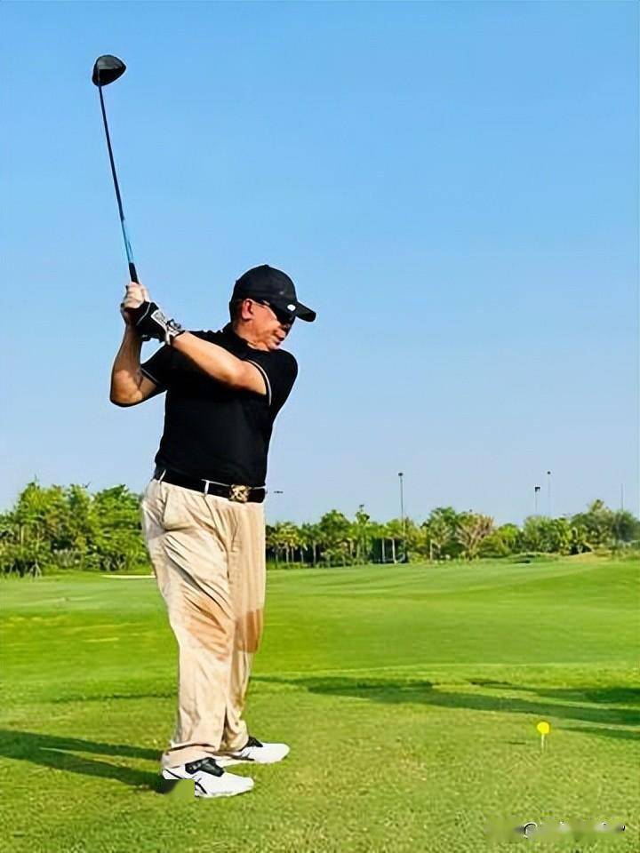 柬埔寨洪森首相晒打高尔夫球照,将去西港度假_单网_同胞_泄愤