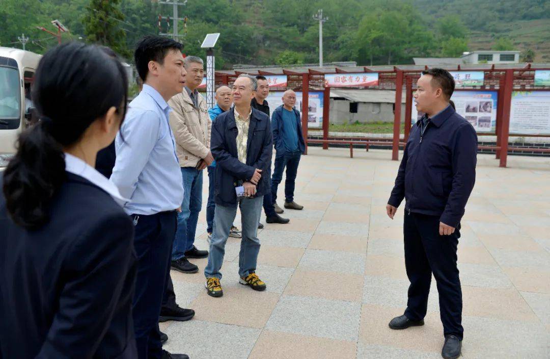 廣州市天河區龍洞街道到大方縣開展村企幫扶工作_小學_調研_河頭村