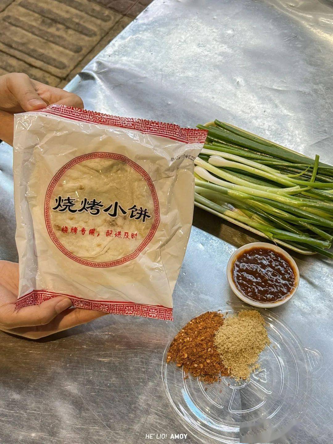 厦门的"小饼卷大葱,地桌配火炉"淄博烧烤,能有多正宗?_小鱼_鸽子_什么