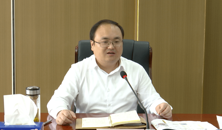 5月21日,市委副书记,市长裴永波在深入老政府小区,神光花园小区调研