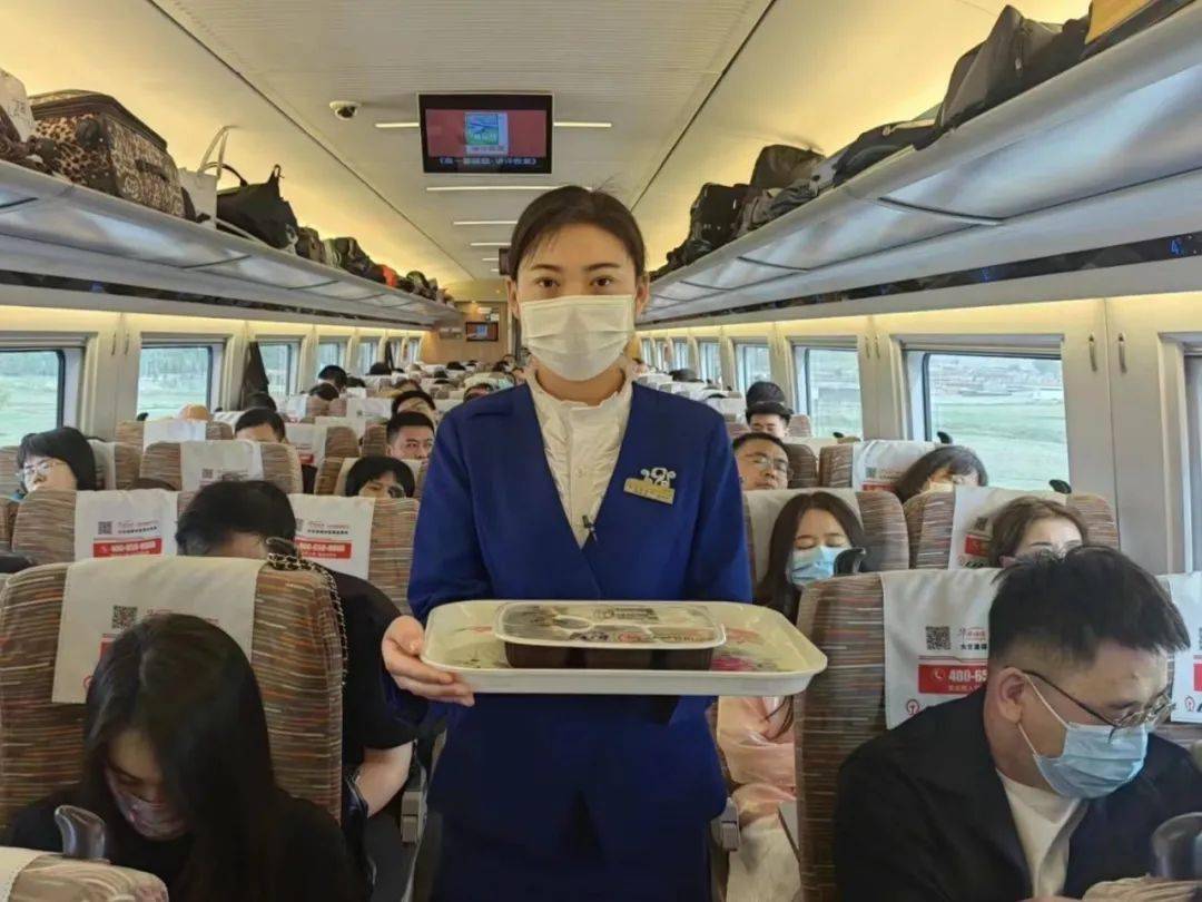 在火车上感受舌尖上的时代变迁_变化_旅客_餐车