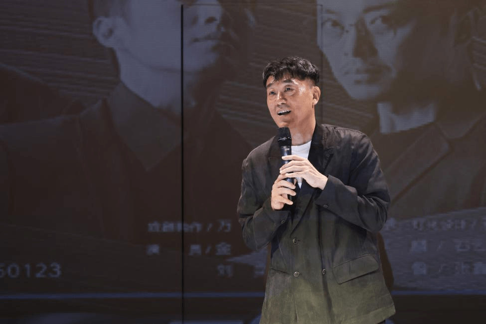 何冰:我认为都非常优秀.有人说年轻演员不如老演员,我不认同这个说法.