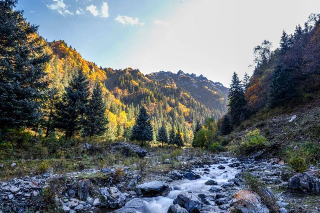 大山图影为征夫洗尘为英雄挥泪带着雪谷的凉意以一路浩波抛下九曲连环