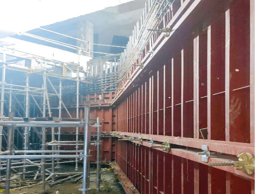 2.6米厚巨柱全钢大模板体系撑起摩天大楼.地下室2.