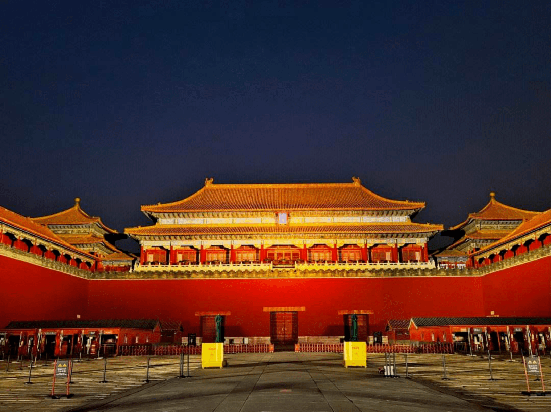 原大明门后改为中华门旧图万历时人刘若愚记五门是大明门,承天门,端门