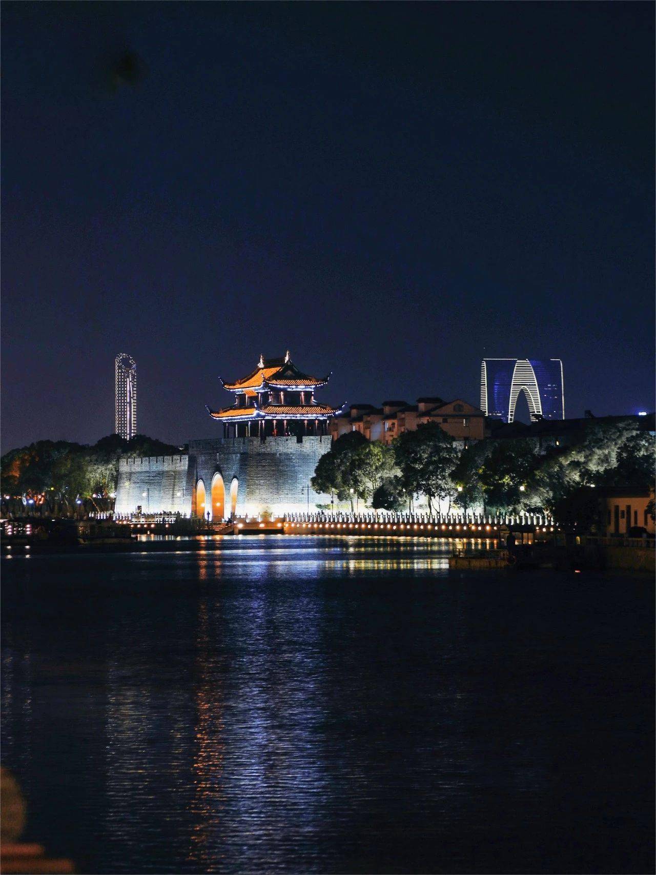 苏州城墙夜景图片