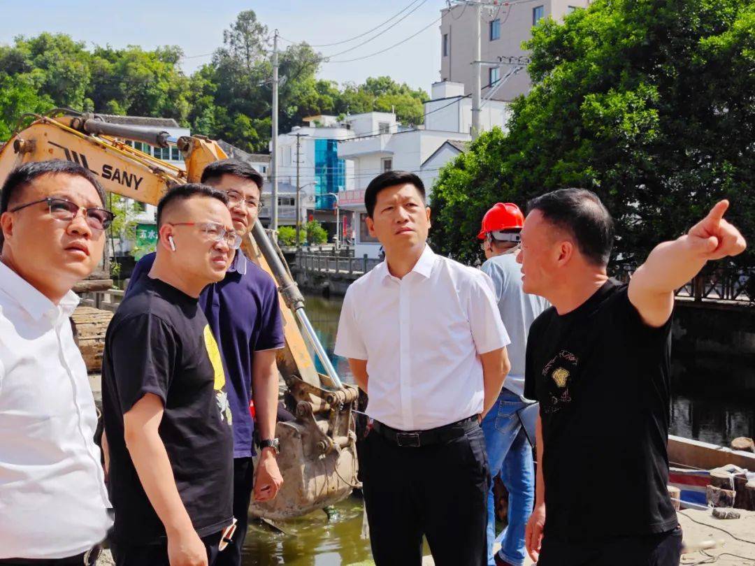 5月23日下午,柳市镇党委副书记,镇长阮卫剑带队督查示范区建设工作并