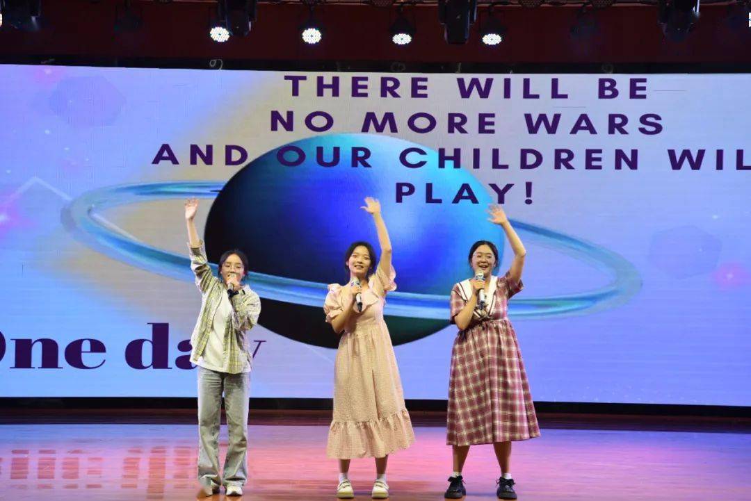 【五育动态】筠连中学举办"放飞梦想,绽放似水年华"校