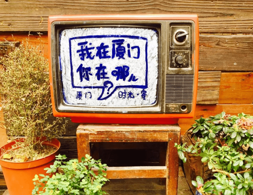 七彩环岛路被称为黄金海岸线,是集旅游,观光和休闲娱乐于一体的海滨