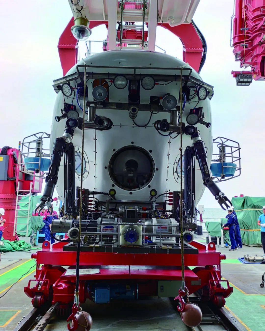 "蛟龙号":载人潜水器勇探海洋之心_海底_作业_航行