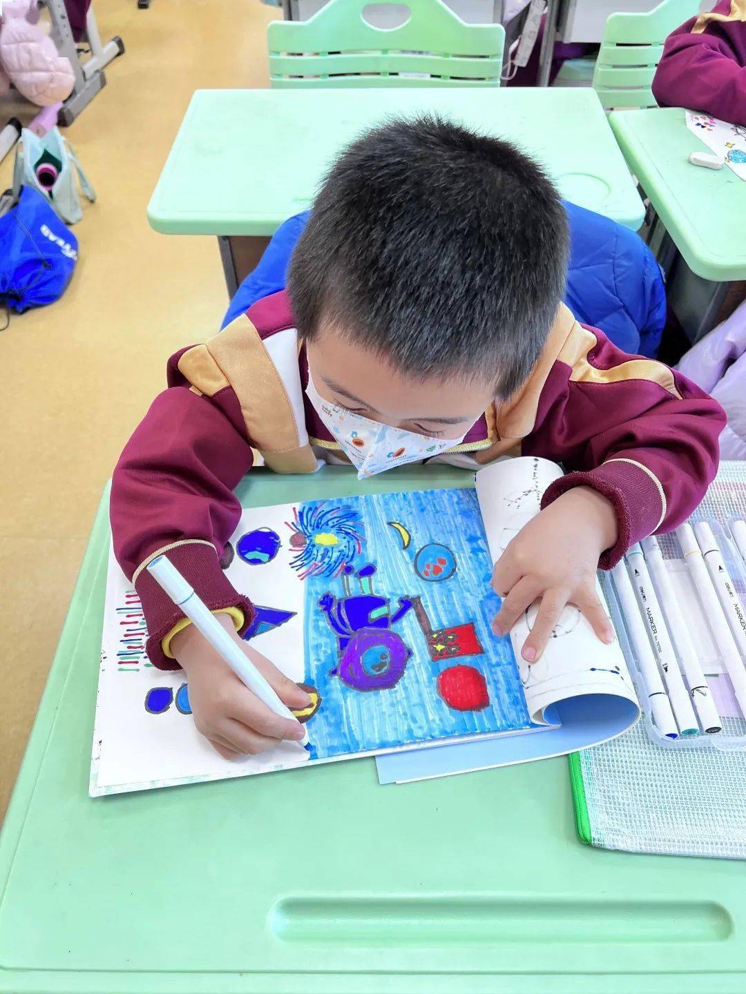 奇思妙想 探究奥秘——信息技术校本课程纪实之一年级《科学幻想画》