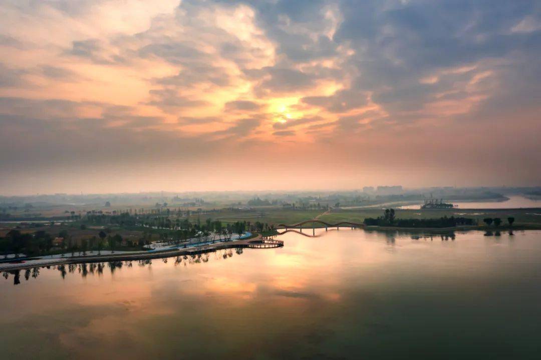 三星湖水库 图:詹灵△如果你要写广汉就不能只写广汉要写高坪镇万亩