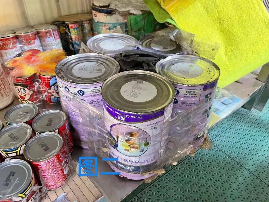 器材边缘锋利且有锈迹,是那种奶粉罐子做的梅花桩(图二)