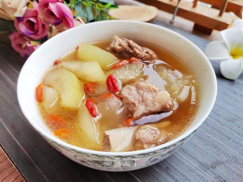 悦悦玉食原料:虾滑150克,冬瓜适量,杂菜适量,南瓜适量,牛奶少许,盐