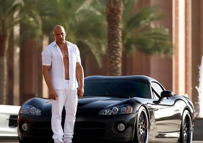 电影中的许多情节都展示了友情和家庭的温暖,例如多米尼克·托雷托和