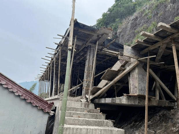 苍南一庙宇违建！拆！_违法_工作_用地