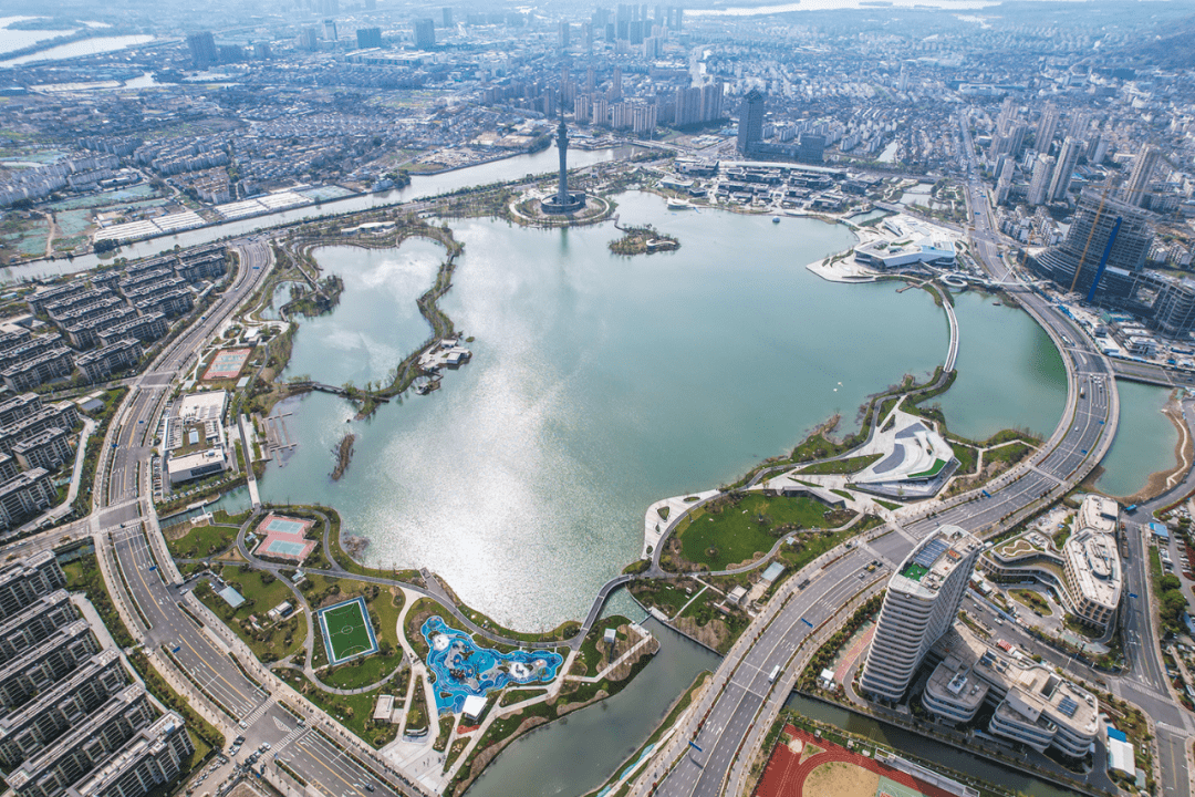 琴湖溪里商业中心二期;交通方面,项目临近常熟南北向主干道之一的新