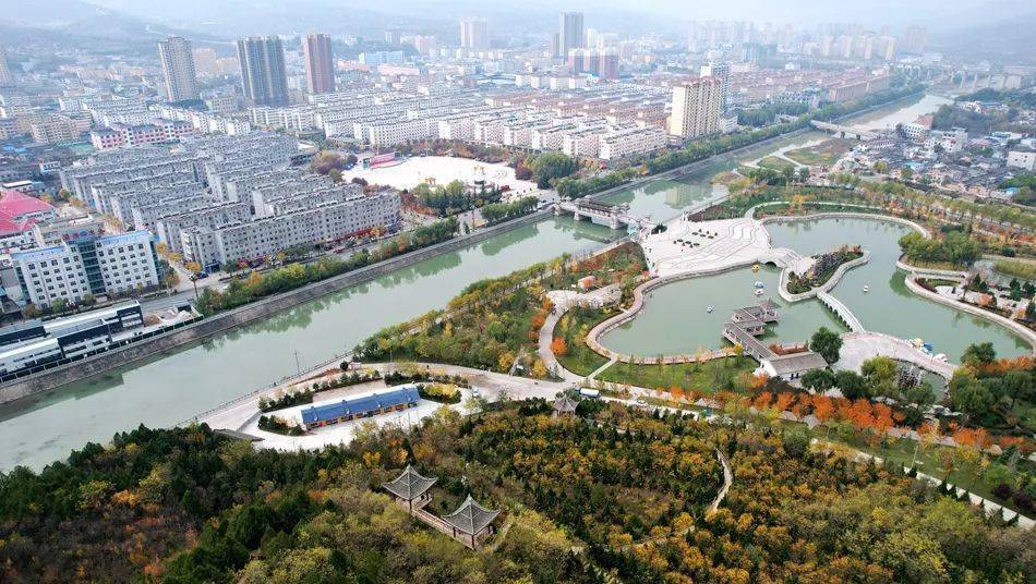 打卡轩辕湖公园位于清水县八景之一的红崖观山脚下,是清水县着力打造