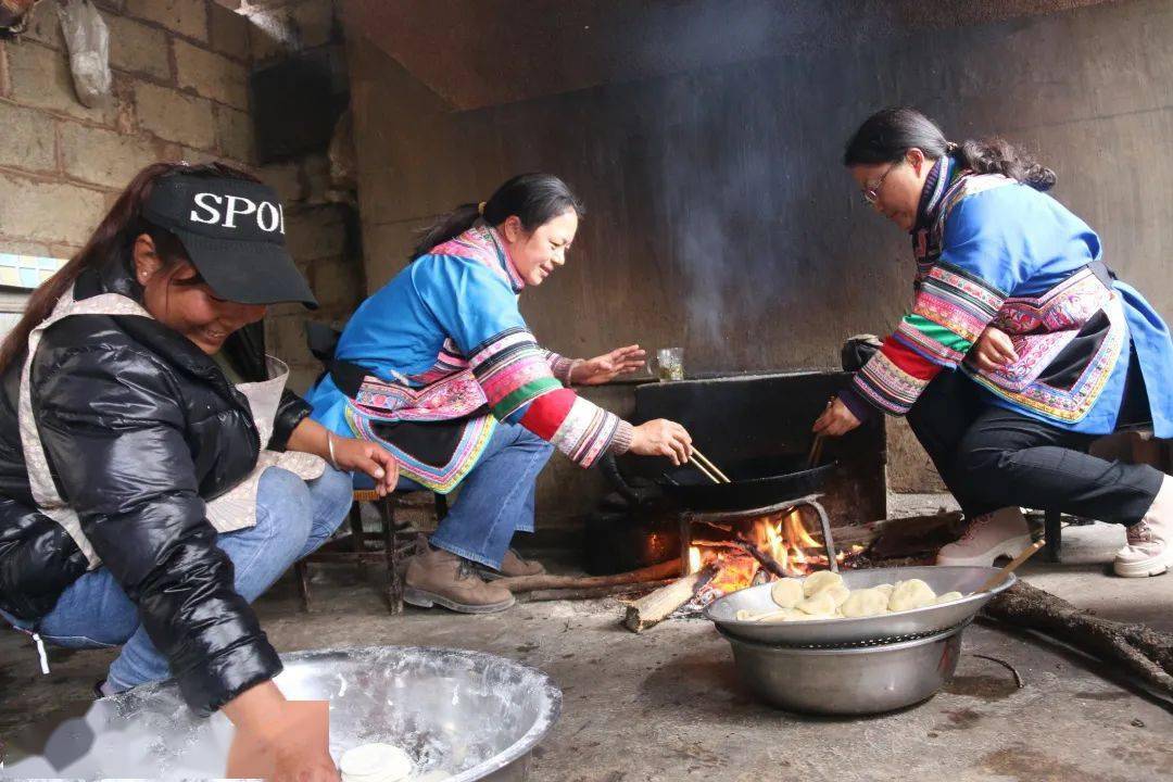 普法强基补短板,普法宣传面对面——保山市二院进挂钩村开展普法_乡村