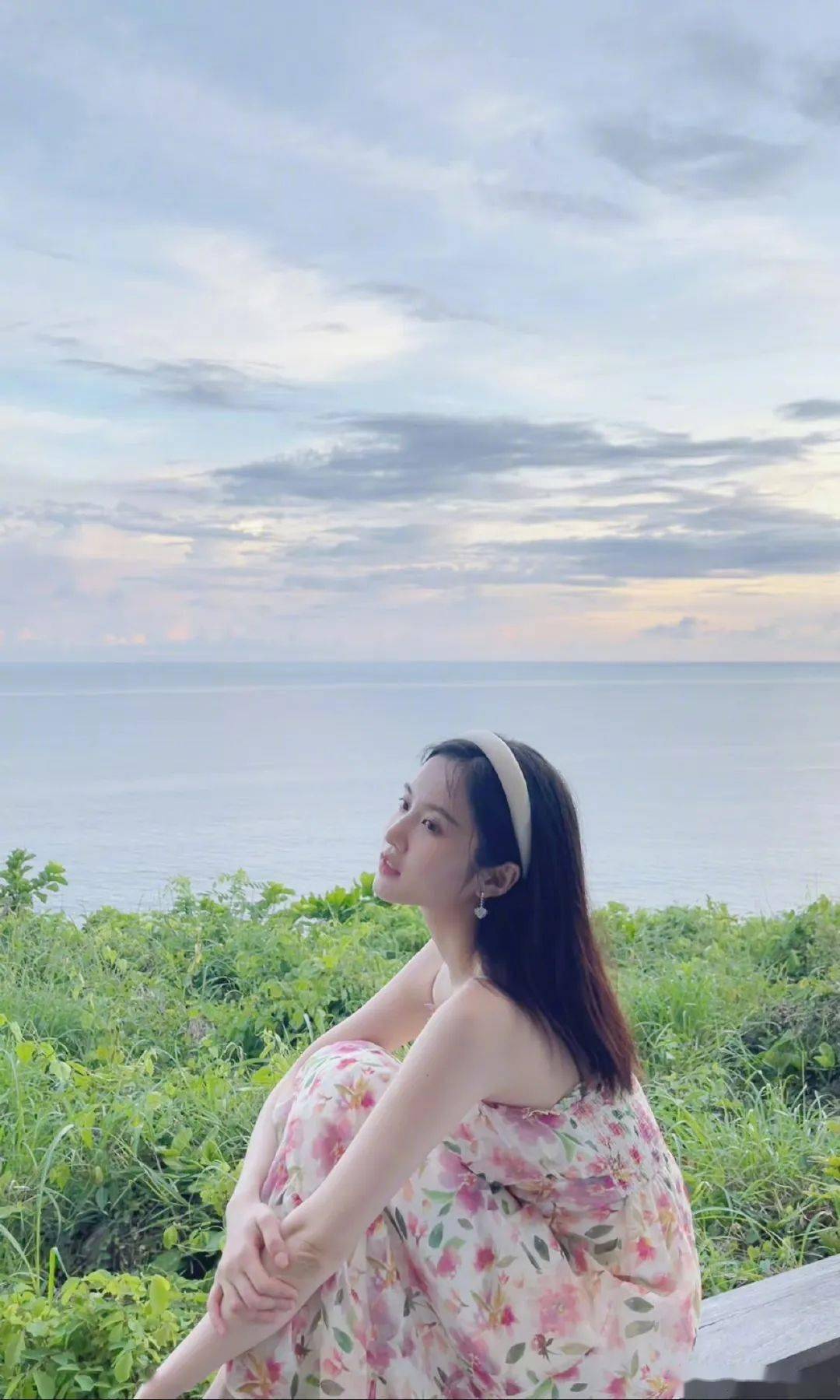 碎花裙来拯救你!_图片_张慧雯_白色