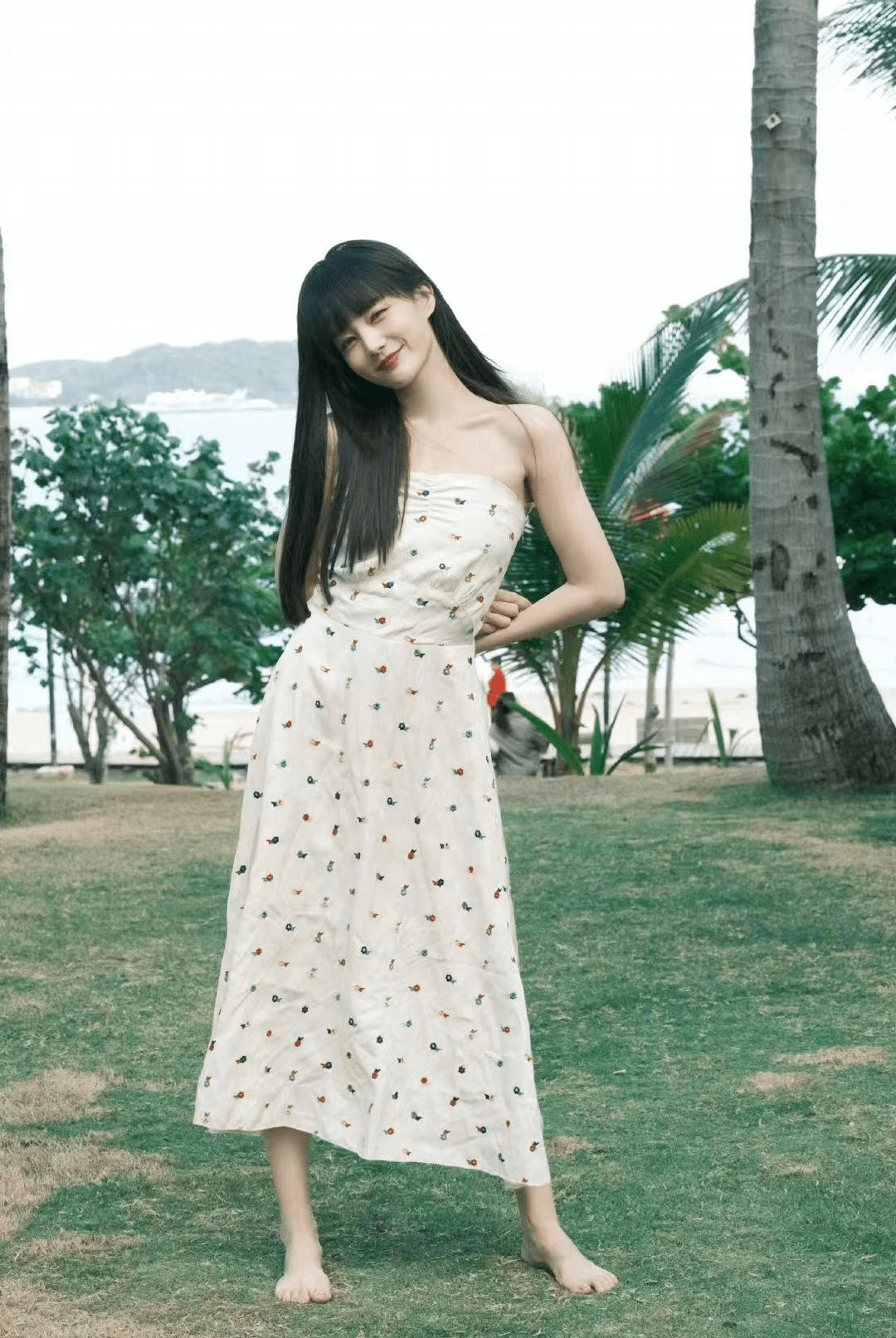 碎花裙来拯救你!_图片_张慧雯_白色