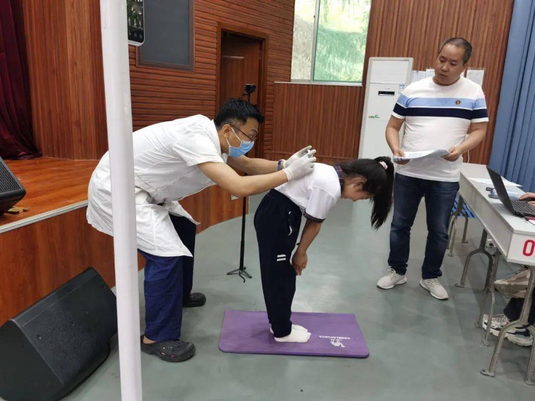 关注健康 | 立"脊"行动——金茵小学开展脊柱侧弯筛查活动_治疗_患者