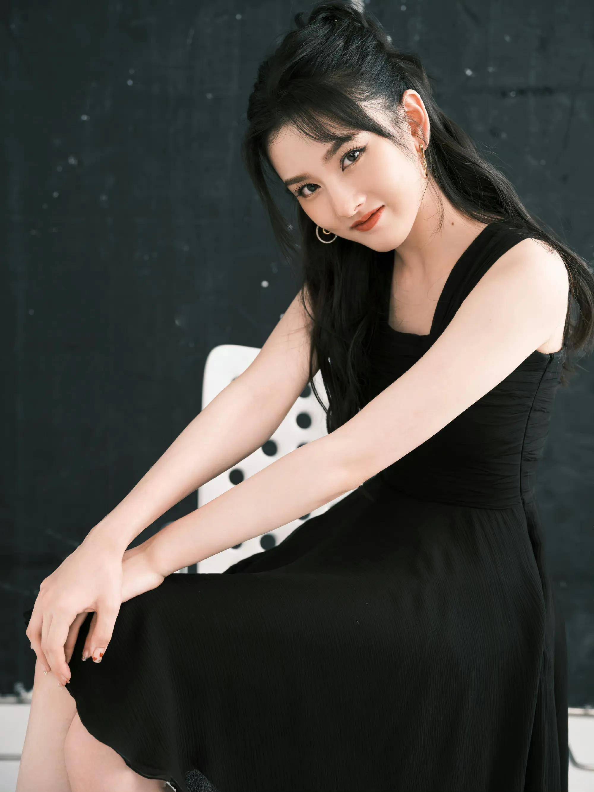 明星宋祖儿时尚写真:萌萌哒美美哒女星