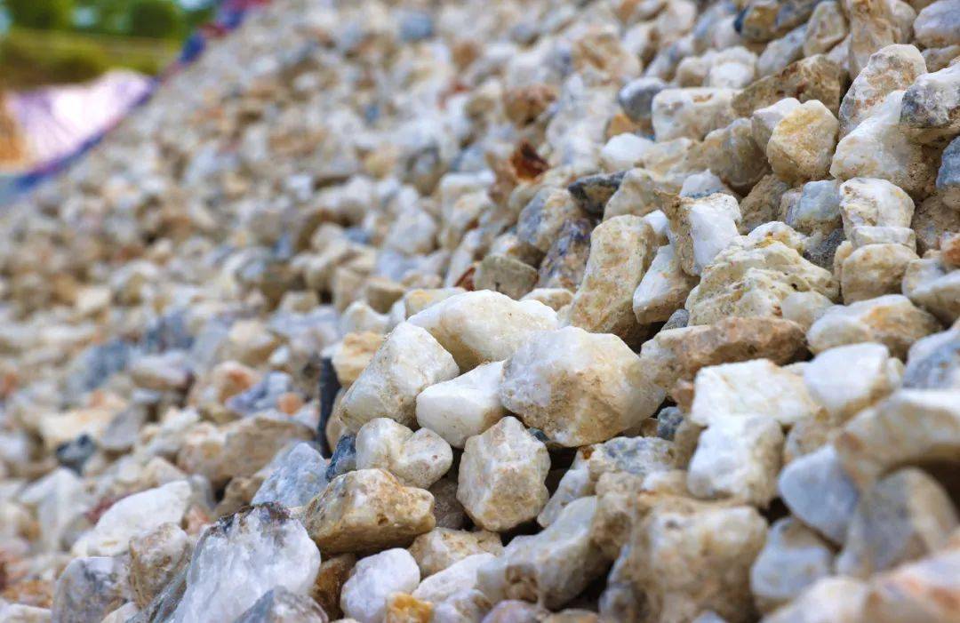 其中汞矿资源储量2.3万吨,煤炭资源储量1亿吨,铝土矿资源储量1.