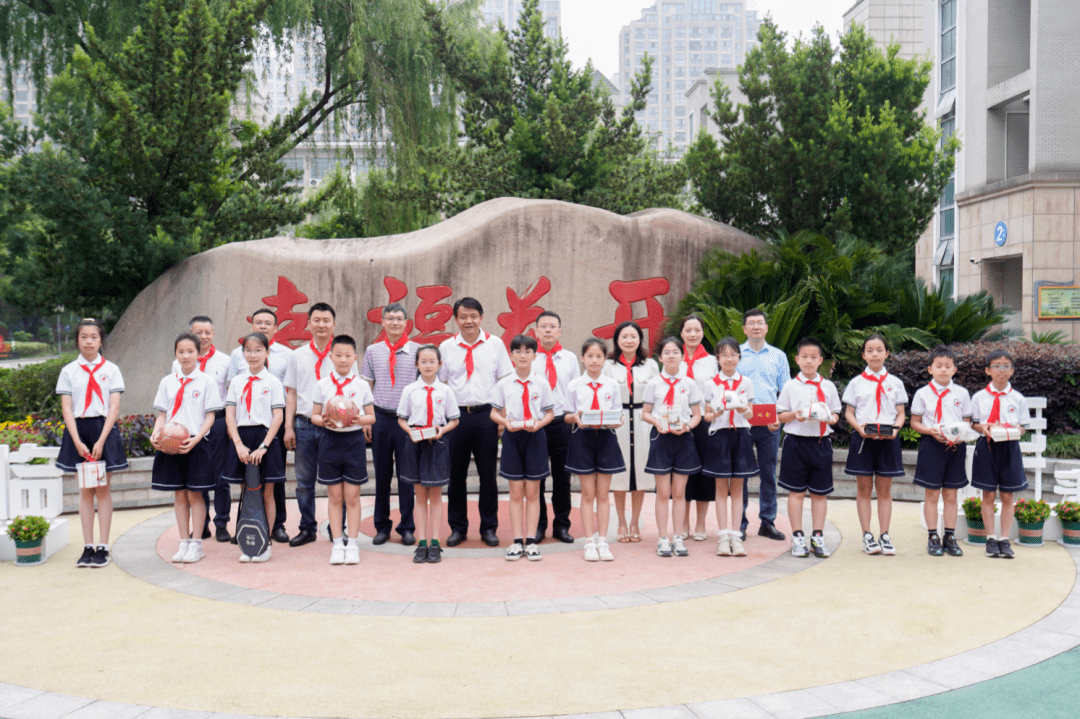 临平第三小学新洲校区,运河第一幼儿园亭趾园区,为孩子们送去节日的