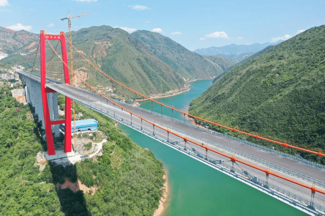 红河大桥航拍 胡志庆 摄380余年后的今天,禀赋优越,文化丰厚多彩