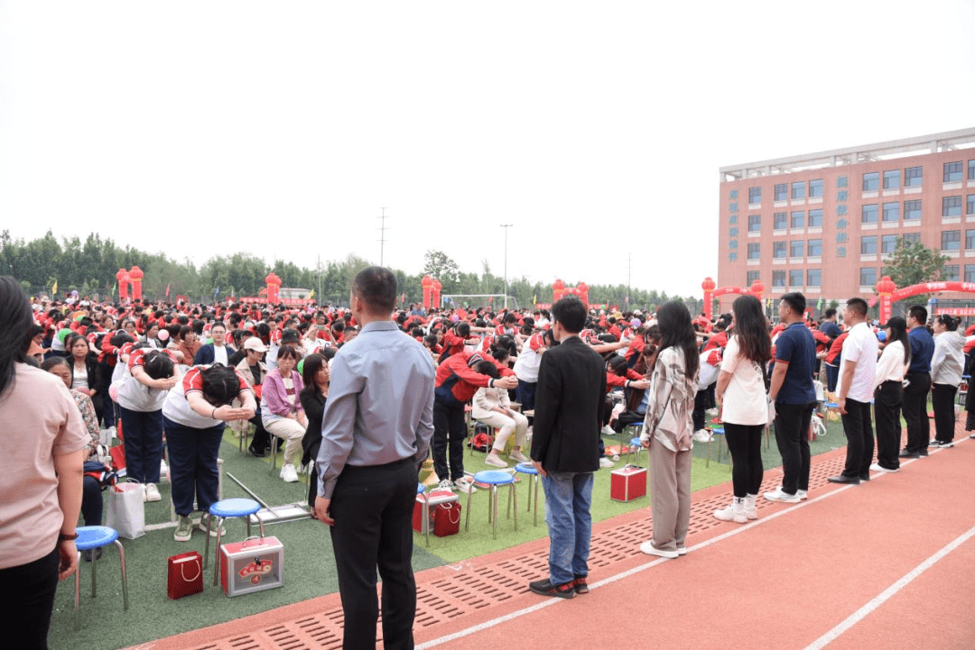 逐梦青春,奔向未来——莘县新城高级中学举行2021级学子十八岁成人