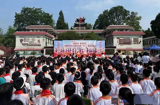 市领导到平坝开展2023年"六一"儿童节慰问活动_少年儿童_乐平镇