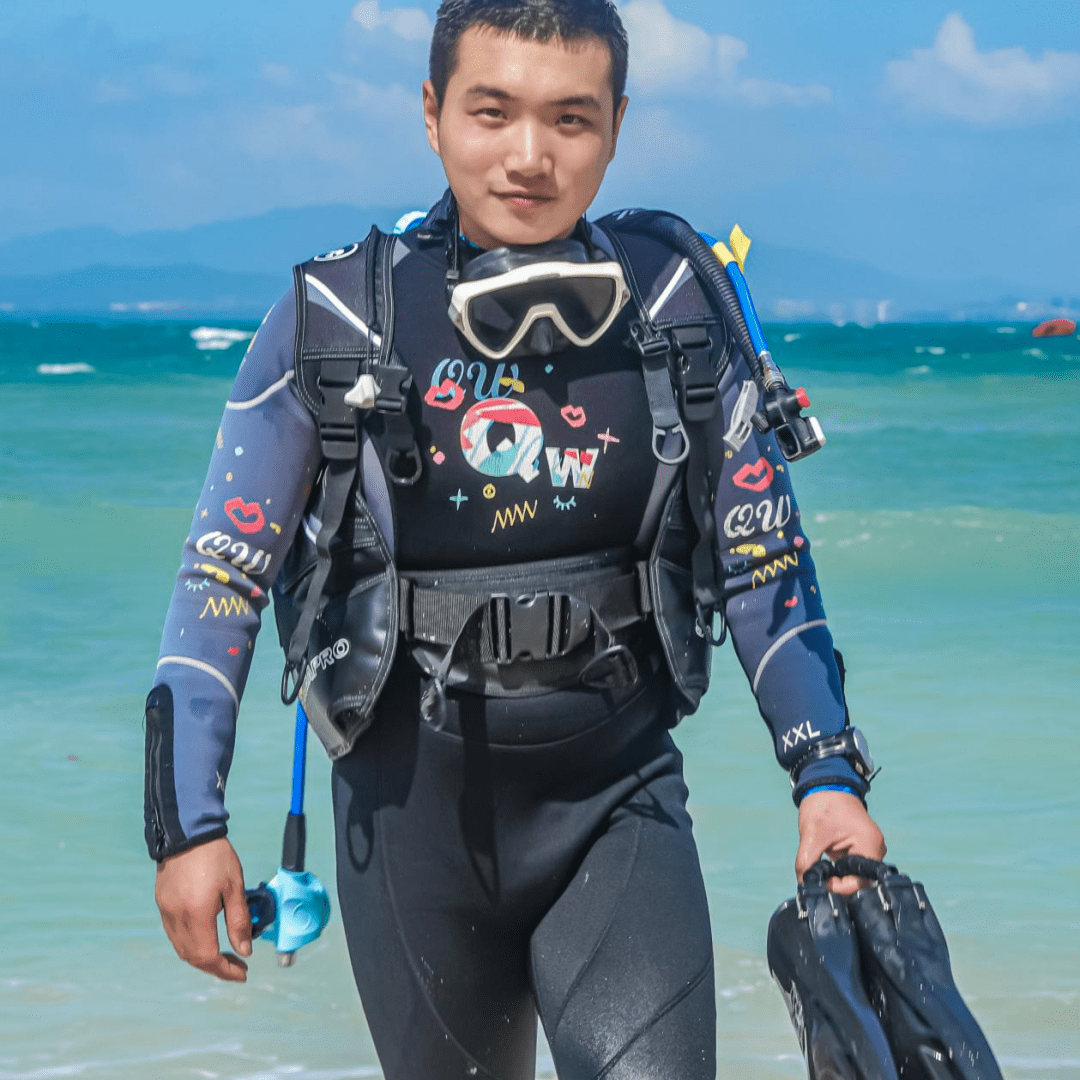 社会体育指导员(潜水)12项专长教练教练级别:padiidcs郭鉴cmas三星