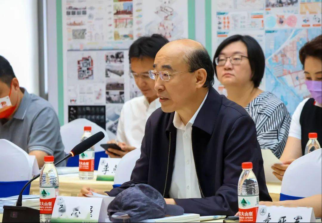 大学校长安黎哲教授,张志强副校长,教务处徐迎寿处长,王毅力副处长